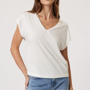 LUXE TOUCH TENCEL™ V-NECK T-SHIRT IN ANTIQUE