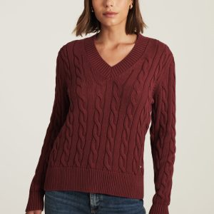 CABLE-KNIT V-NECK SWEATER IN POMEGRANATE